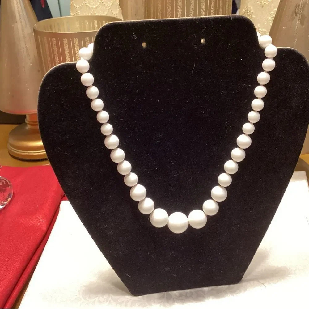 Classic White Graduated Bead Necklace